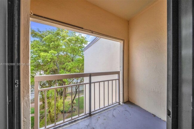 Building Photo - 8290 Lake Dr