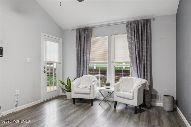 Building Photo - 292 Daisy Dr