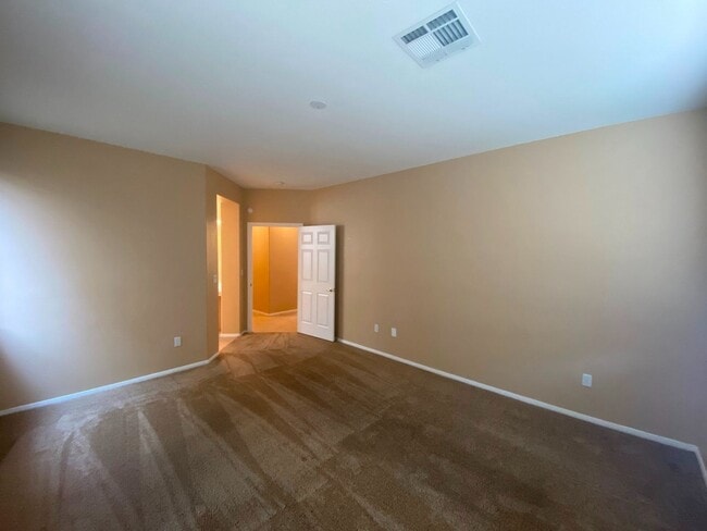 Building Photo - Gorgeous Rhodes Ranch Country Club home in Guard Gated Community!