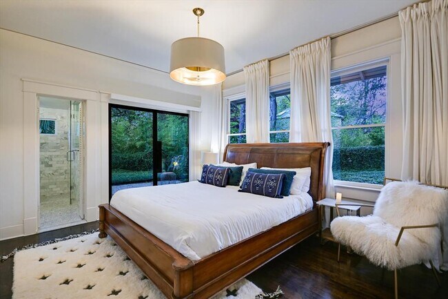 Building Photo - 1402 Windsor Rd