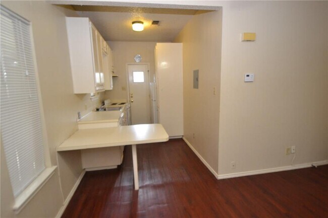 Building Photo - 4401 Speedway