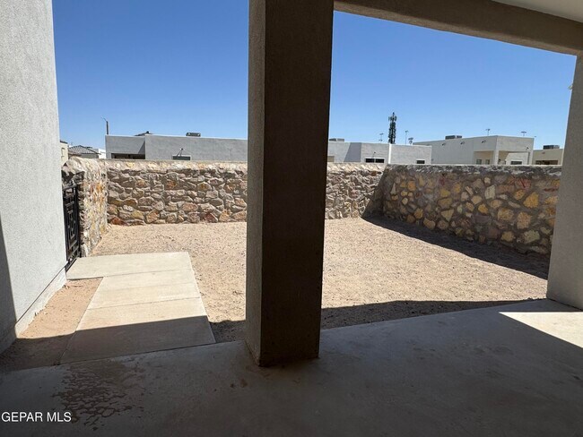 Building Photo - 13079 Emerald Hls Ave