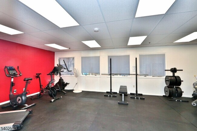 Building Photo - 35 Mews Ln