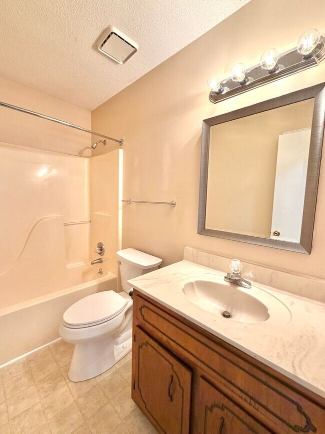 Building Photo - 1215 Marla Dr