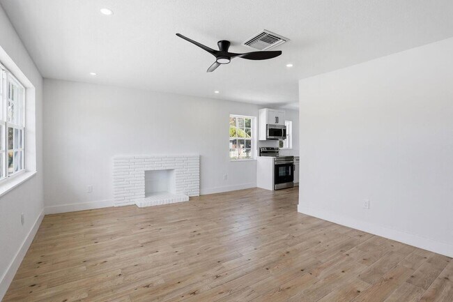 Building Photo - 2312 Redwood Rd