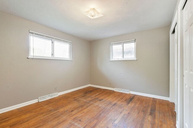 Building Photo - 400 Tedmon Dr