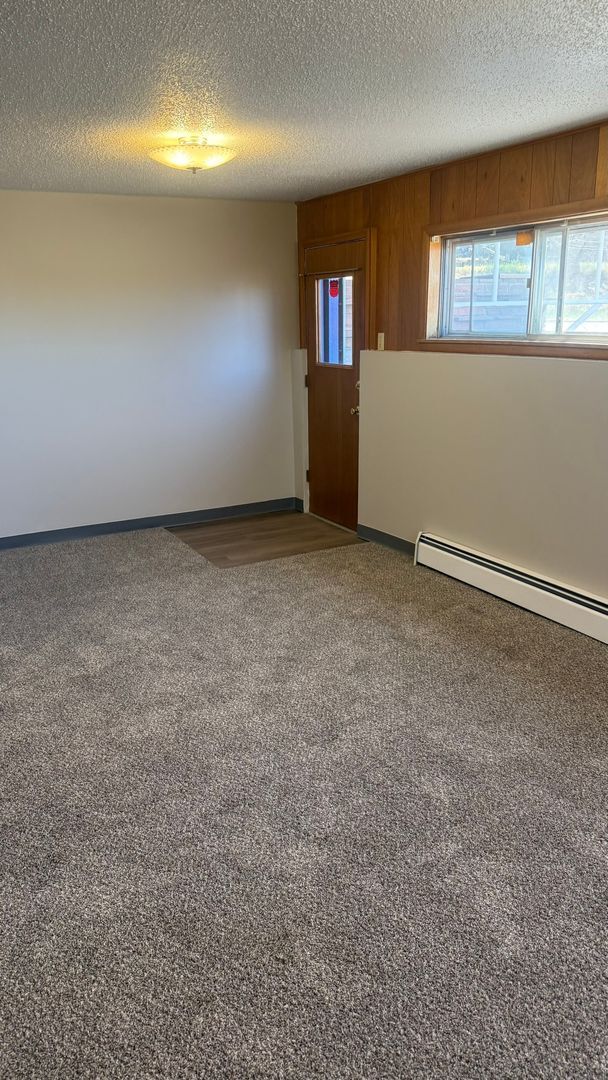 Building Photo - 547 Greenwood Dr