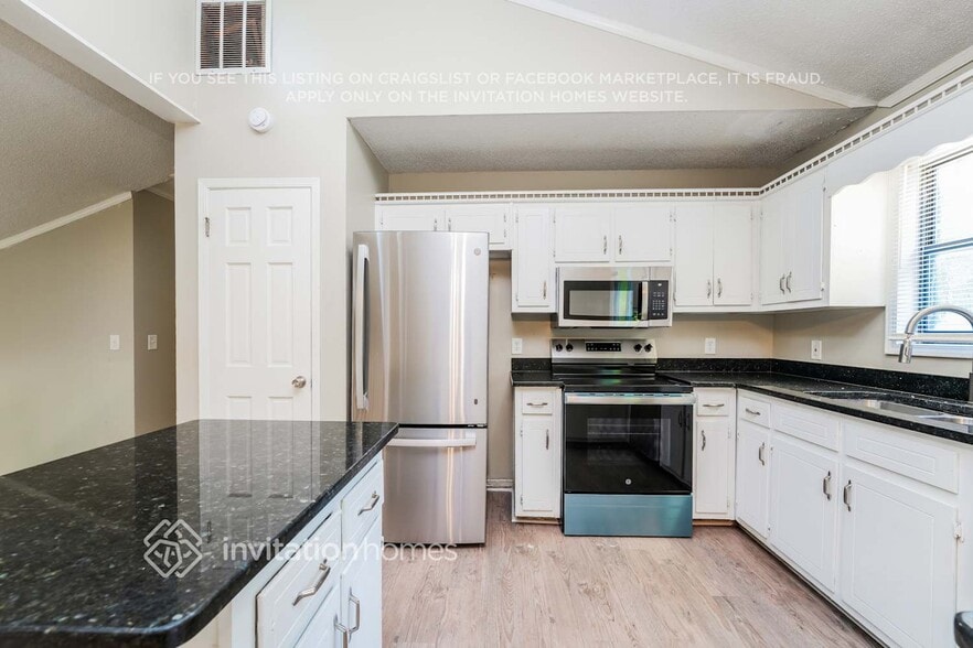 Building Photo - 2742 Mountbery Dr