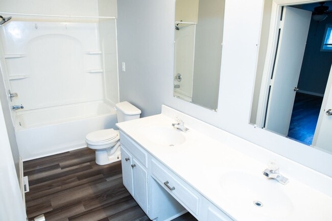 Building Photo - Next-Level Student Living  |  3,000+ Sq Ft 4BR Home Steps from Ball State – Pre-Lease Now!