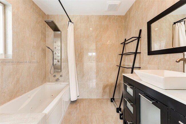 Building Photo - 740 S Shore Dr
