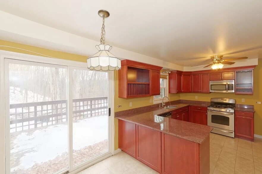 8 Sweet Brier - kitchen - 8 Sweet Brier Dr
