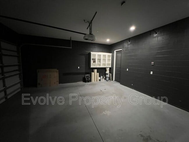 Building Photo - 183 Orange Pl