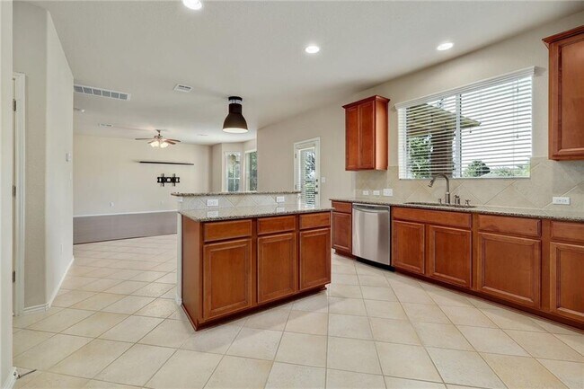 Building Photo - 1709 Woodvista Pl