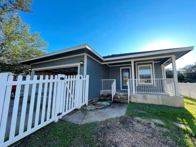 Building Photo - 162 Dressen