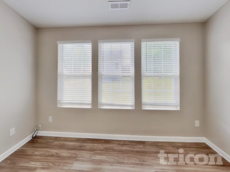 Building Photo - 3120 Riverbrooke Dr