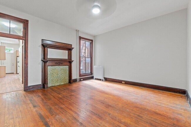 Building Photo - Spacious 6BR/2.5BA in CV AVAILABLE June 2026