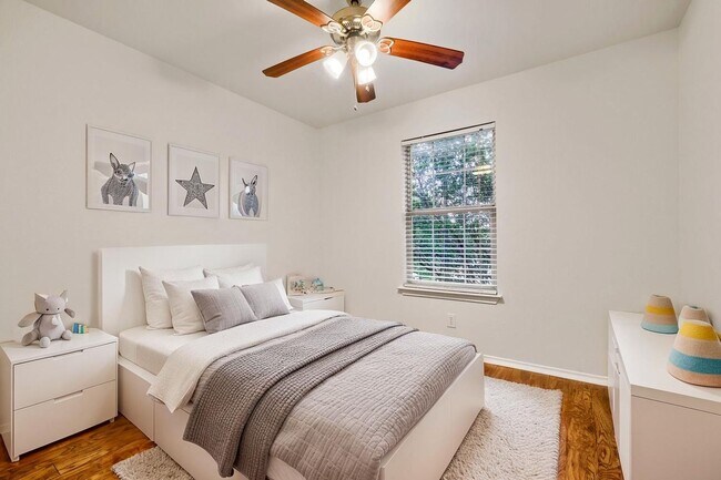 Building Photo - FRESHLY PAINTED  |  OPEN CONCEPT  |  NEAR SCHOOLS & SHOPPING