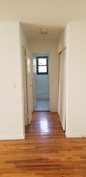 Building Photo - 401 US-22