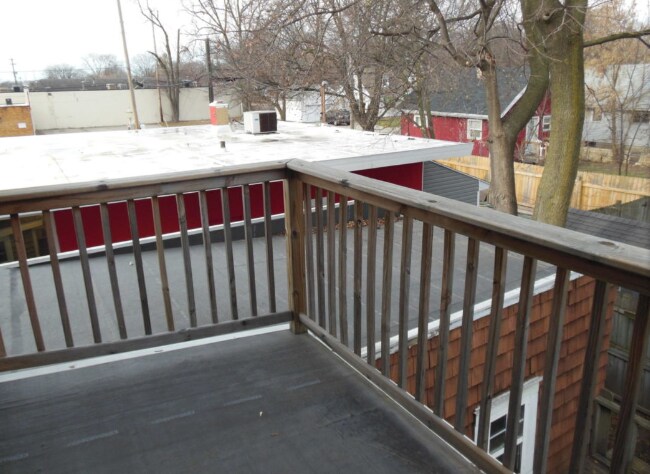 Building Photo - 1706 W Saginaw St