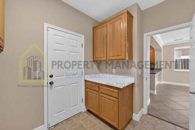 Building Photo - Spacious 3-Bed, 2-Bath Retreat on Charm Way