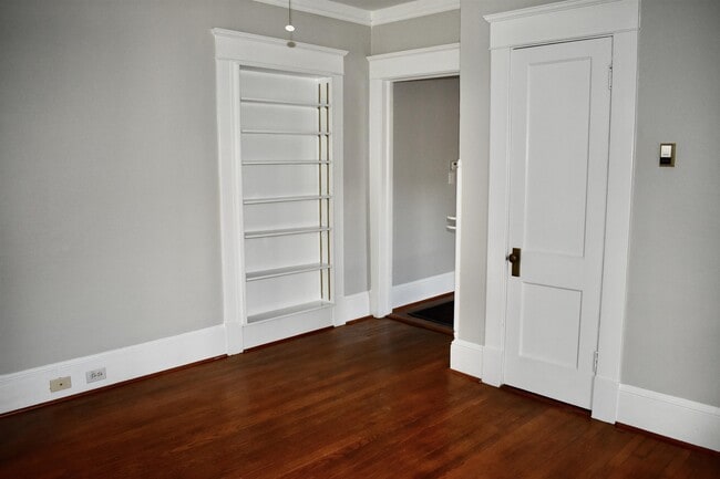 Building Photo - 929 Church St