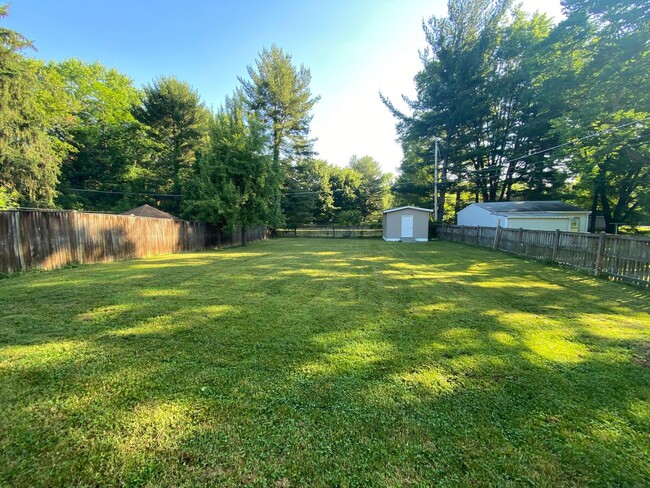 Building Photo - Charming Single Family Home Right Outside ...