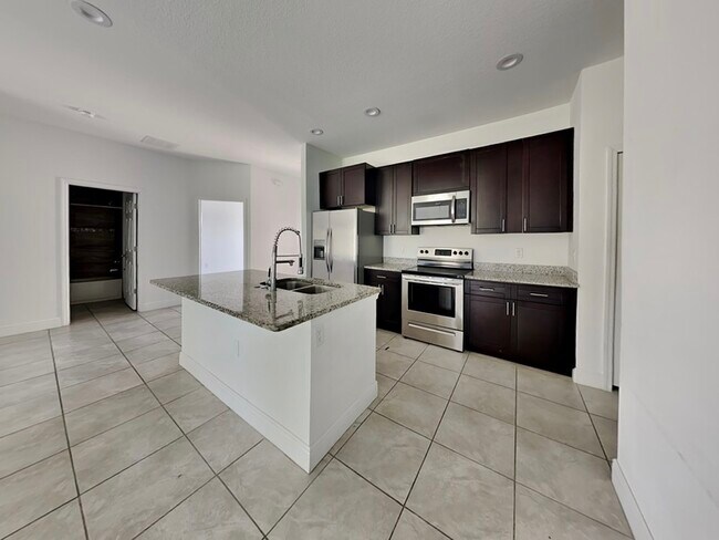 Building Photo - 356 Elderberry Ct