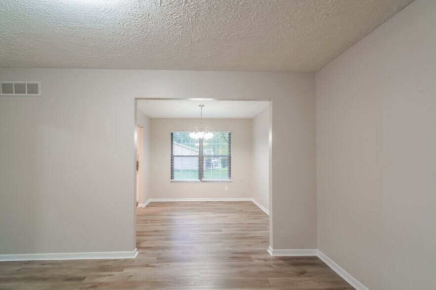 Building Photo - 3420 Wedgewood Dr