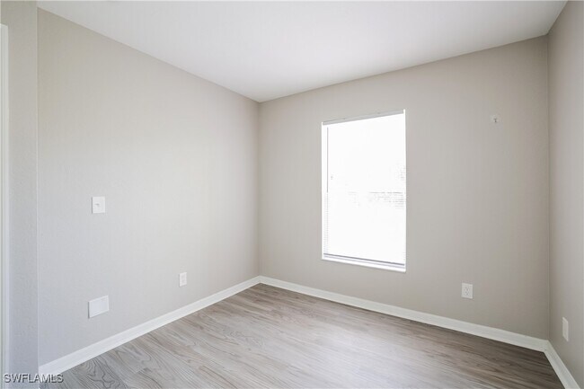Building Photo - 3082 Sikeston Ave