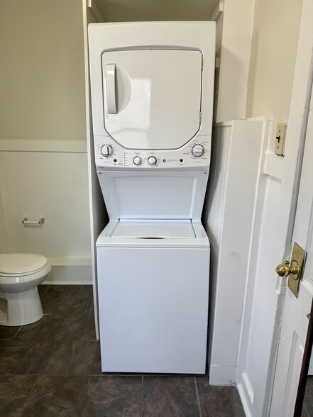 Building Photo - 411 Lyman Ave