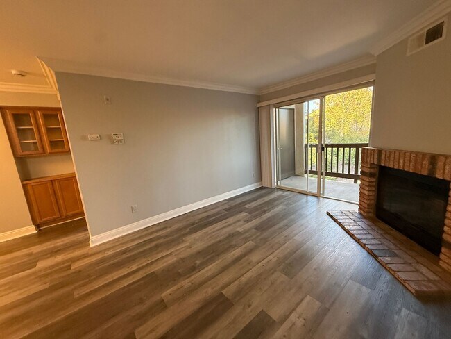 Building Photo - Spacious and Modern 2BR Condo in UTC, San Diego