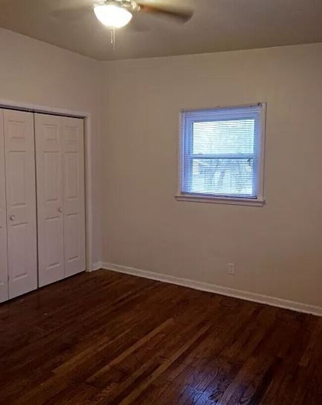 Building Photo - 926 N Linview Ave