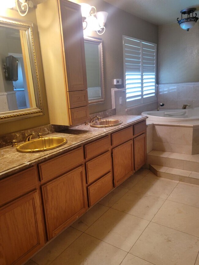 Building Photo - 3168 Orchard View Dr