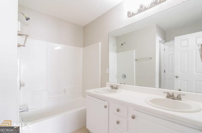 Building Photo - 145 Courtyard Dr