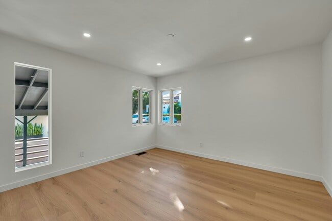 Building Photo - 4279 Hortensia St