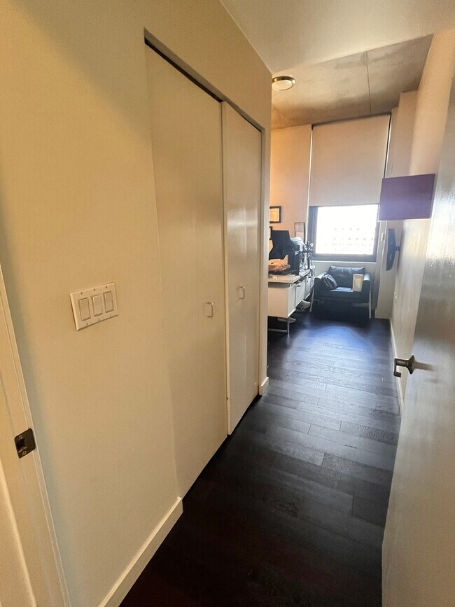 Building Photo - 235 W Van Buren St