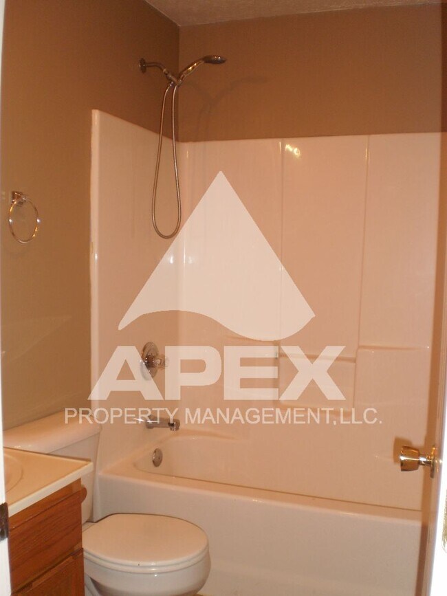 Building Photo - Nice 2 Bd | 1.5 Ba Townhouse in West Knox ...