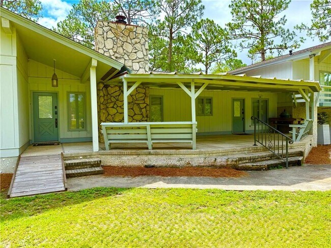 Building Photo - 28 Pine Forest Dr W