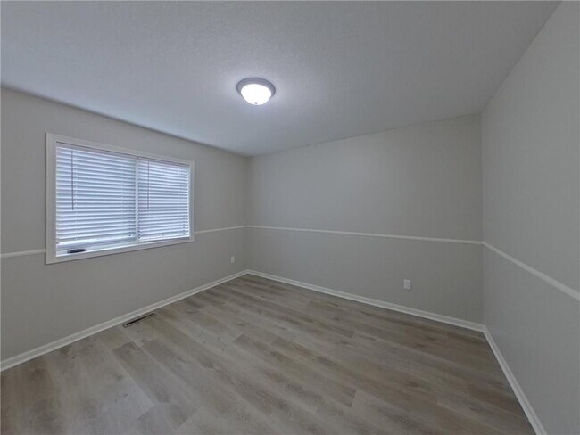 Building Photo - 209 Greenbriar Ln
