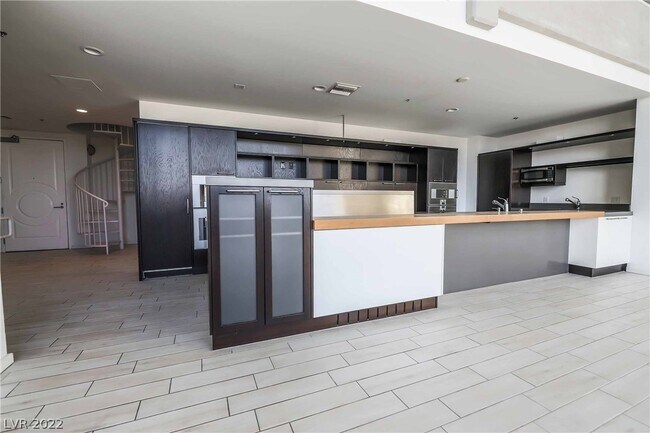 Building Photo - 900 S Las Vegas Blvd