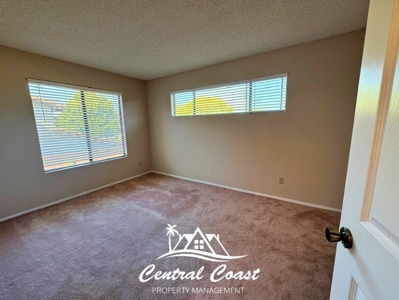 Building Photo - 800 S College Dr