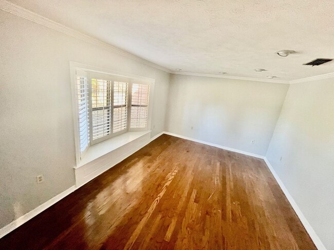 Building Photo - Luxurious Rustic 3300sqft  4BR/3.5BA/Oversized 2 Car Garage on 1.5 Acres!