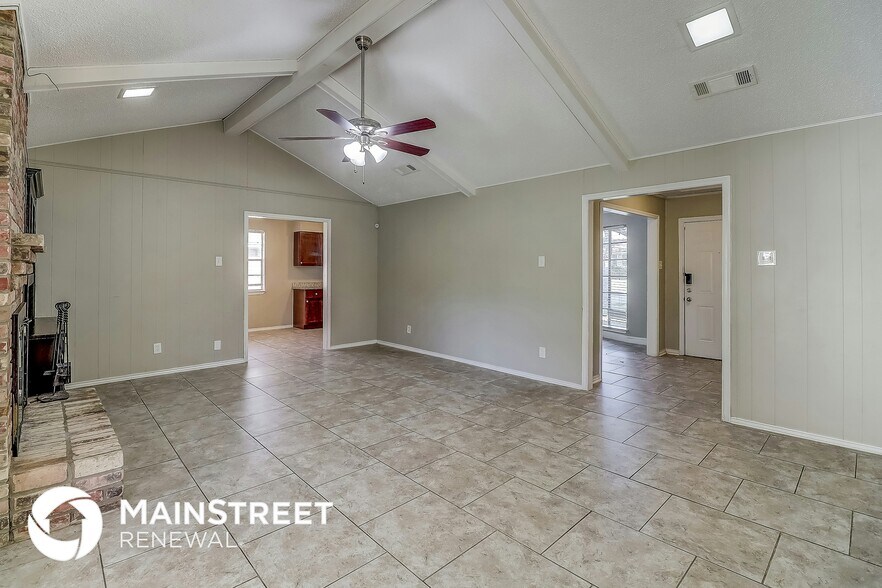 Building Photo - 1004 Birchwood Ln