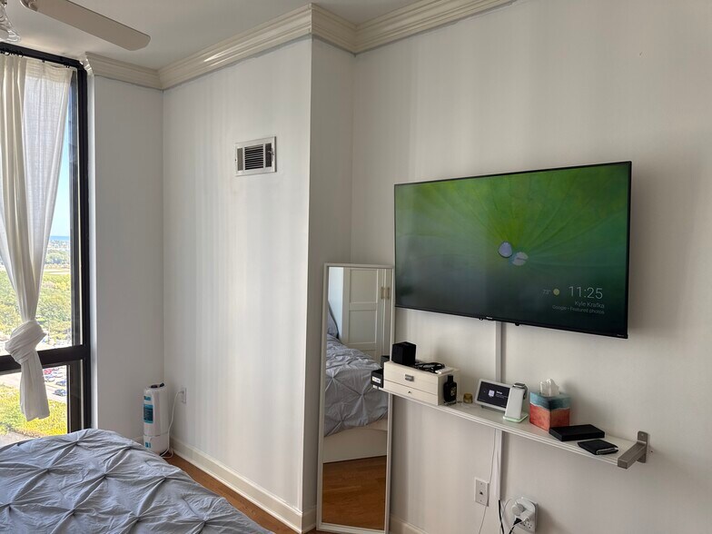 Building Photo - 233 E 13th St