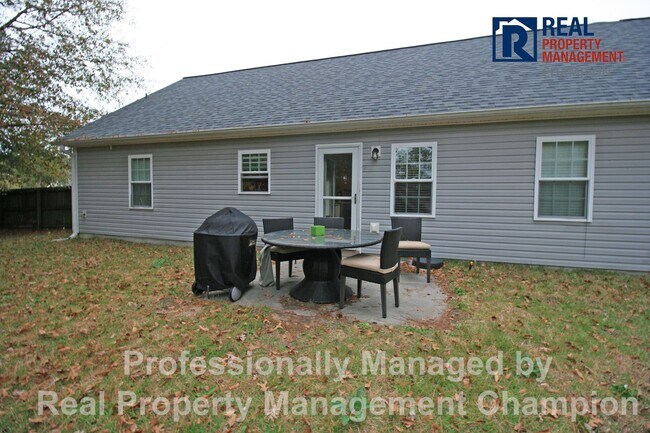 Building Photo - 3 BD/2 BA Home w/Split Bedrooms, Bonus Room, Fenced Yard & Attached Garage