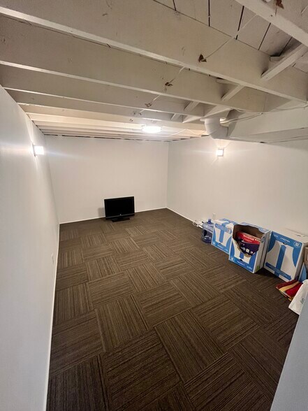 Building Photo - 1039 65th St