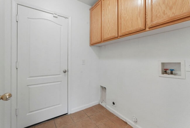 Building Photo - Beautiful 4 Bedroom 3 Bath home in Riverbank