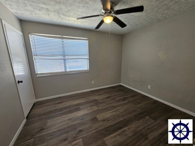 Building Photo - 507 S Highline Dr
