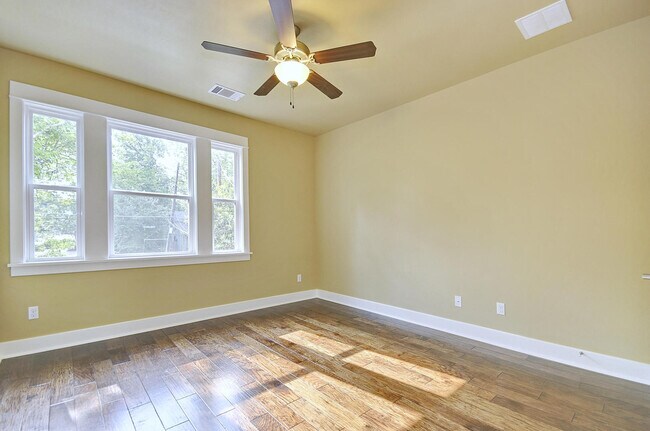 Building Photo - UT PRE-LEASE: 2011 Constructed Custom West...