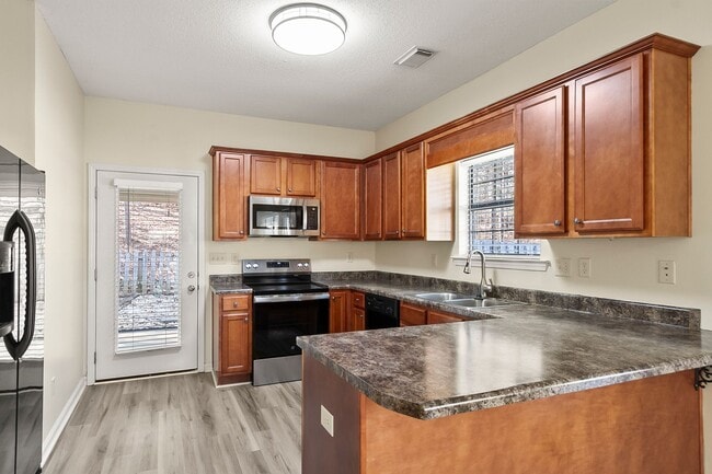 Building Photo - East Tuscaloosa Garden Home in Camden Lake